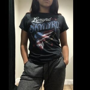 Black lynyard skynyrd graphic tee